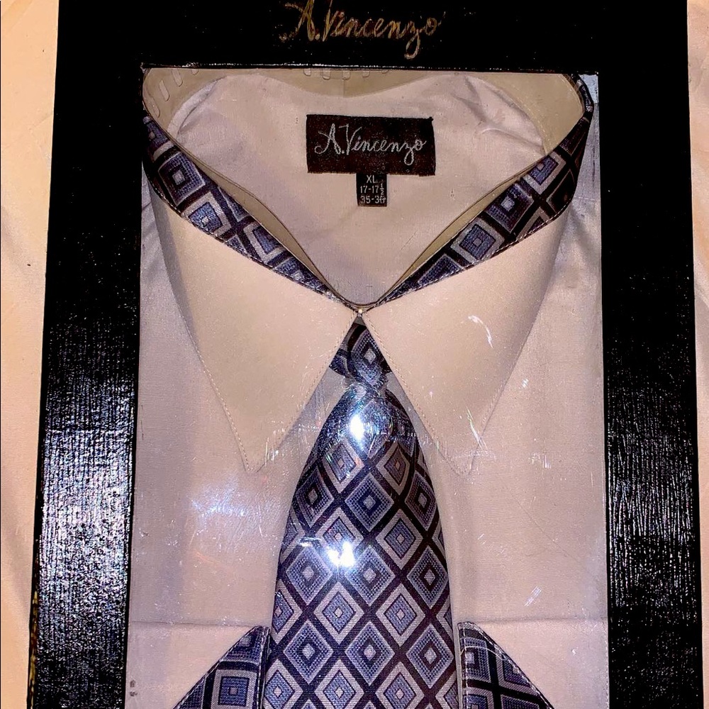 Brand new Gray A.Vincenzo dress shirt with blue Rhombus designed tie.